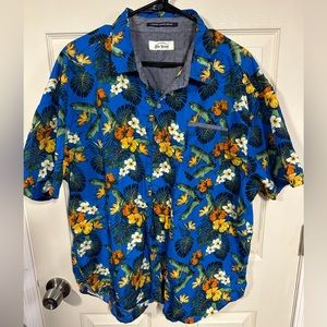 Elvis Presley’s Blue Hawaii shirt size L men’s cut